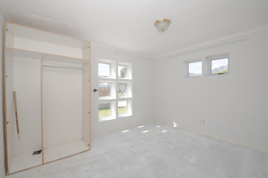 6 Bedroom Property for Sale in Pringle Bay Western Cape